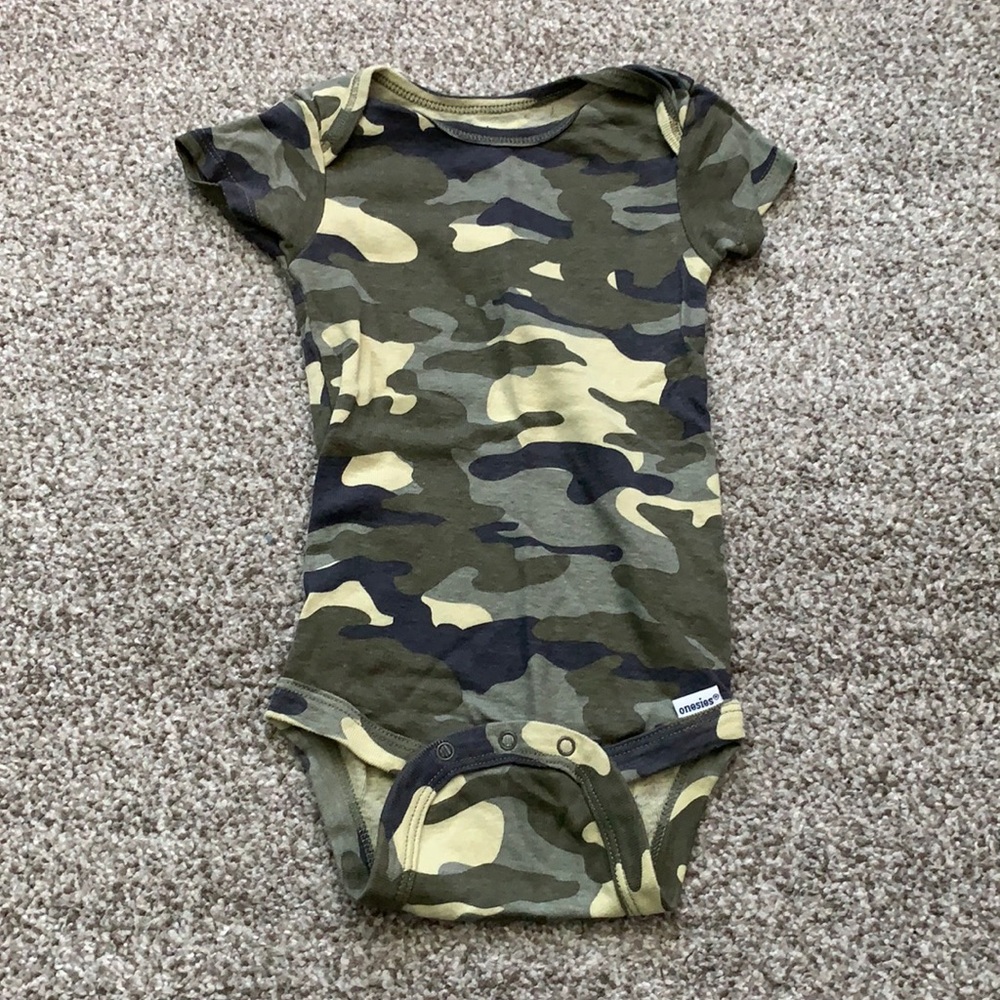 12M Gerber organic cotton baby camo onesies